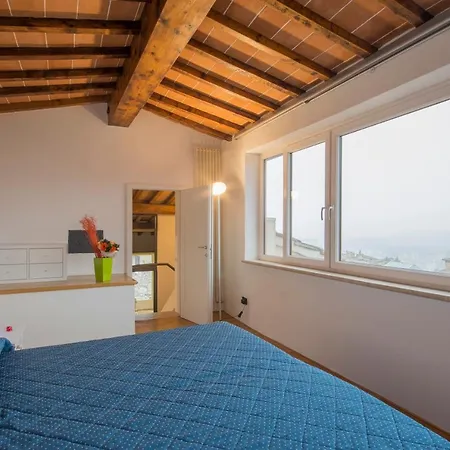 Astonish Cathedral View דירה