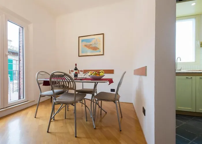 Astonish Cathedral View Apartment *